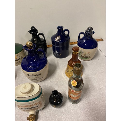 19 - Qty of vintage whisky decanters and glass bottles.