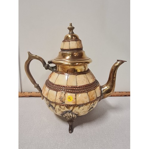 Vintage Moroccan Brass Teapot  Tea pots, Vintage moroccan, Brass