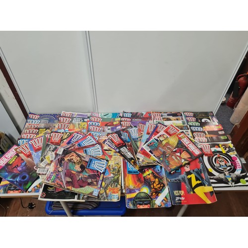 51 - Large collection of 2000 AD Judge Dredd magazines.