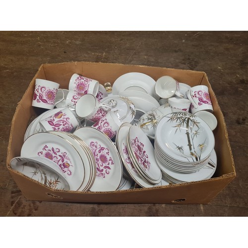 531 - Large collection of retro dinner ware.