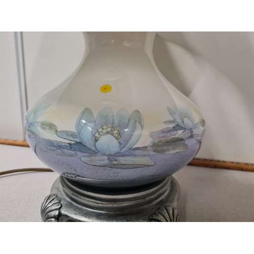 96 - Hand painted water lily table lamp on base.
48cm inc shade