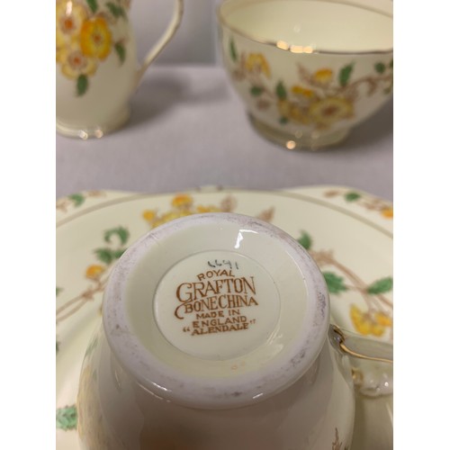 301 - 21 piece Royal Grafton 'Alendale' tea set.