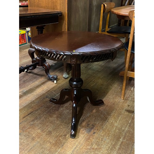 434 - Mahogany pedestal window table.