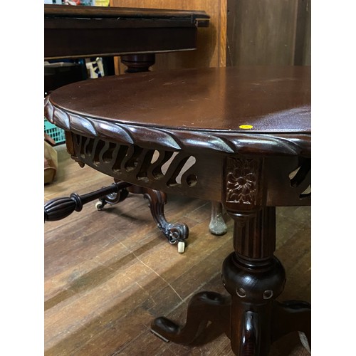 434 - Mahogany pedestal window table.