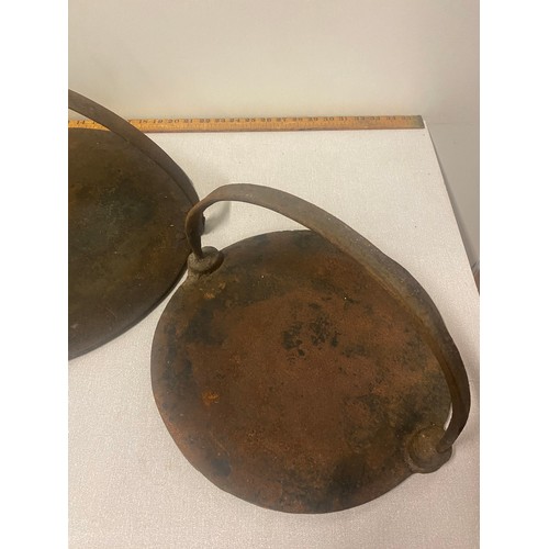 202 - 3 antique cast iron griddle pans with folding handles. Biggest diameter 41cm