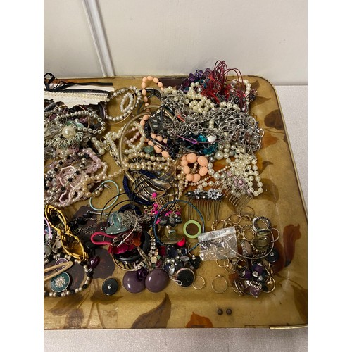 29 - selection of costume jewellery