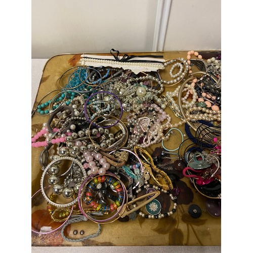 29 - selection of costume jewellery