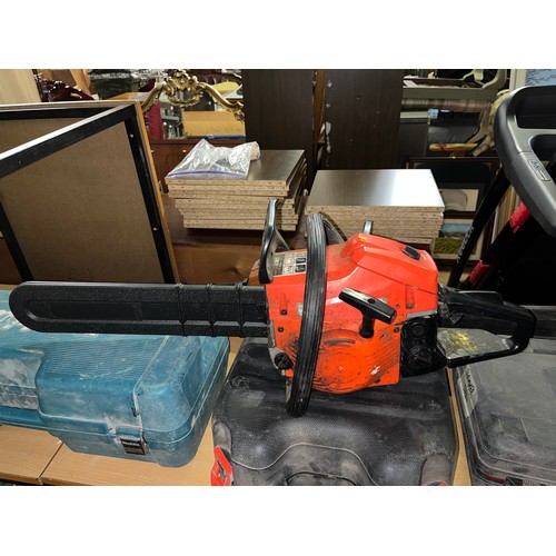 384 - Kiam petrol chainsaw