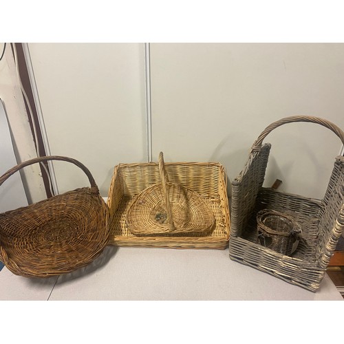 309 - Selection of vintage wicker ware.