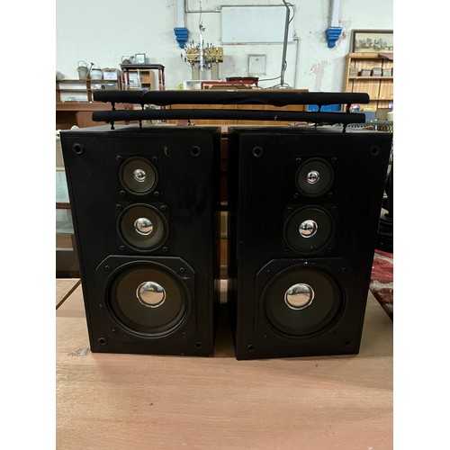 566 - pair of good quality dual speakers