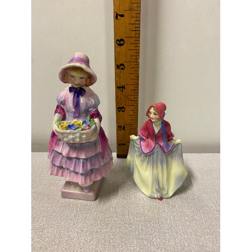 26 - 2 x vintage small Royal Doulton figurines - Greta and Sweet Anne.
Tallest 14cm