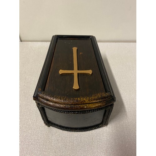 15 - Miniature wooden coffin with brass handles and cross. Possibly Salesman sample coffin.
20cm l
20cm l