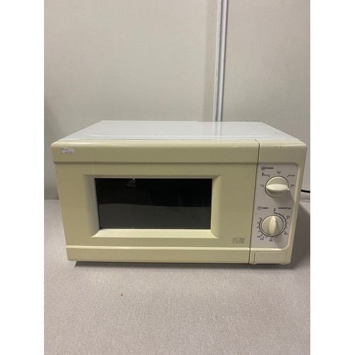 565 - 700W microwave.