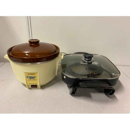 574 - Cordon Bleu slow cooker and table top Judge fryer.