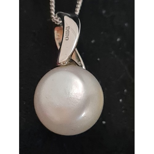 122 - 9ct White gold chain with 9ct white gold and pearl pendant.