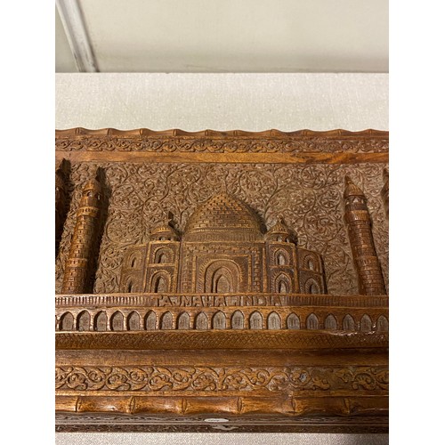 179 - Carved wooden Taj Mahal cigar box.
28cm x 18cm x 7cm d