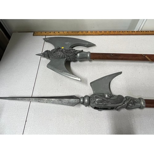 63 - Repro cosplay cast metal Halberd and Medieval axe.
Longest 117cm