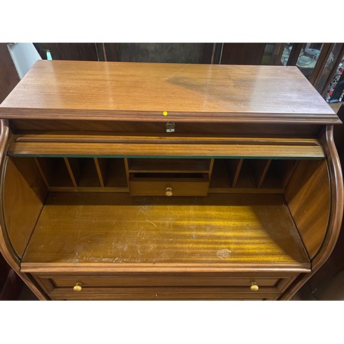 130 - Teak roll top desk with pull out desk and key.
103cm h x84cm w x 52cm d