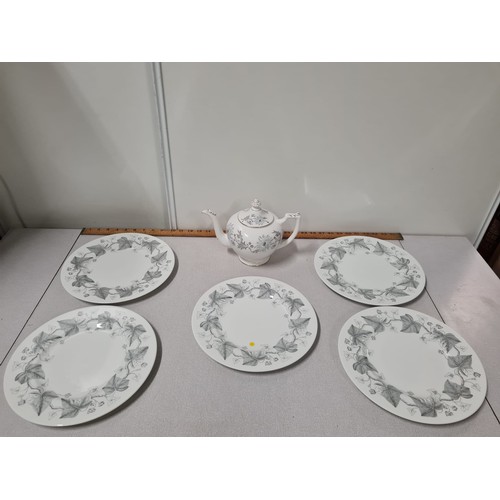 226 - 5 x Wedgewood dinner plates along with Coalport teapot.