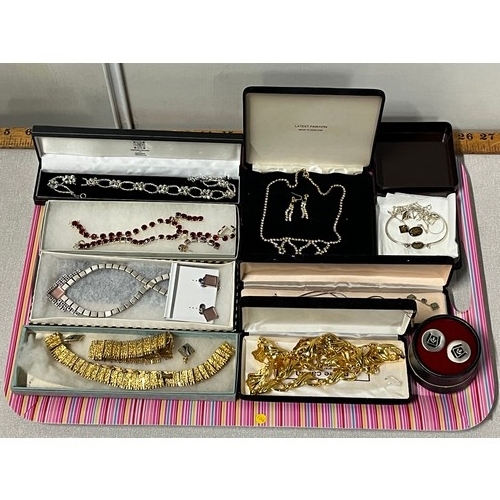 66 - Qty of new boxed high quality costume jewellery.