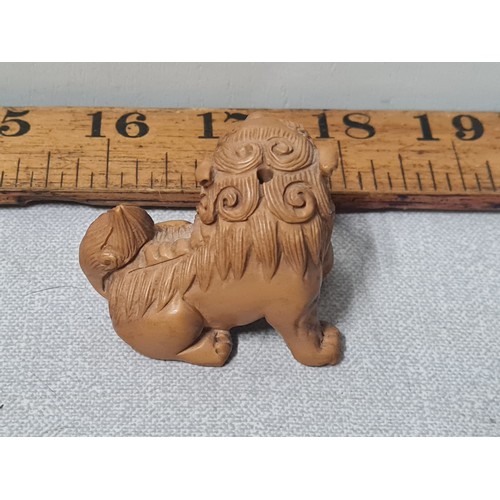 137 - small carved fu dog netsuke