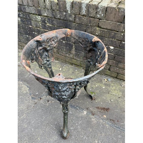 281 - vintage cast iron garden table.
60cm diameter x 79cm h