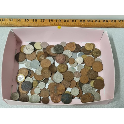 186 - Qty of world coins.