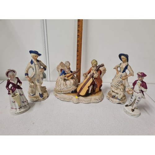 325 - Selection of vintage figurines.