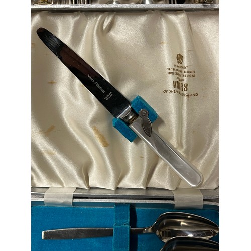 175 - Selection of vintage boxed cutlery.