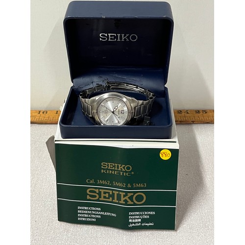 181 - Seiko Kinetic water resist 100m stainless steel with box and booklet.