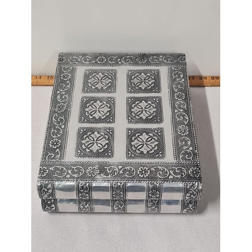 130 - vintage morrocan style jewellery box
30cm x 25cm