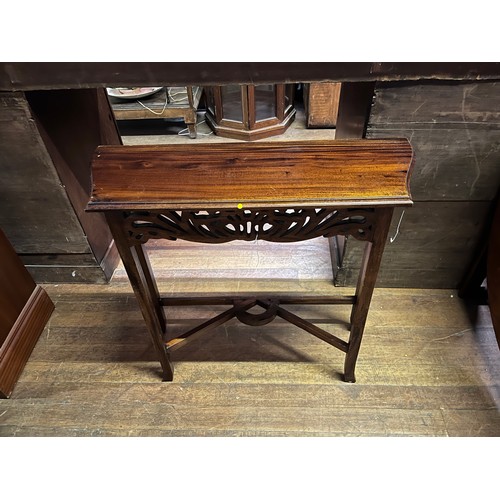 132 - small mahogany hall table.
76cm h x 79cm w x 26cm d