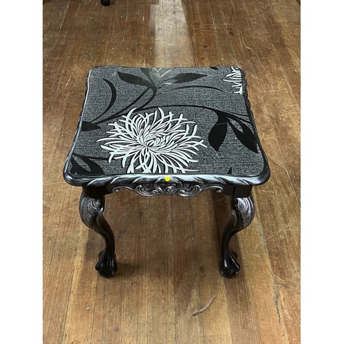 134 - small painted table with claw feet.
47cm h x 46cm x 46cm