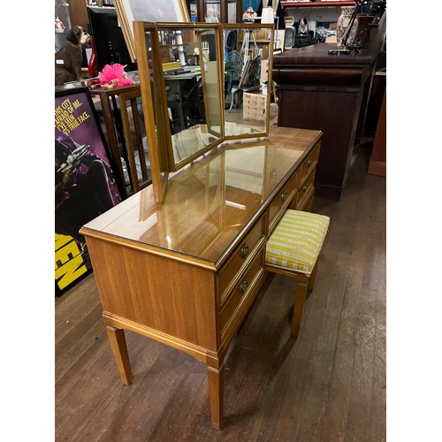 435 - vintage mid century dressing table & matching stool
134cm l x 72cm h x 44cm d