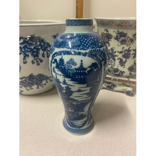 313 - 3 pieces of blue and white Oriental ware to include large planter.