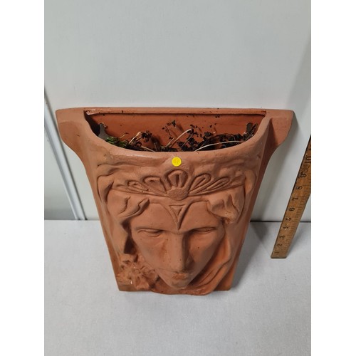 330 - Resin garden wall pocket/planter.