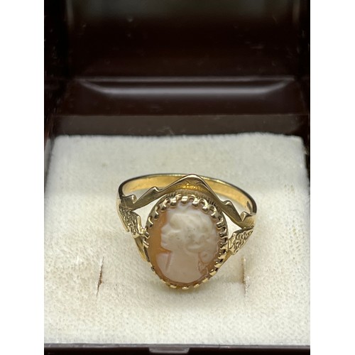 132A - 9ct gold cameo ring