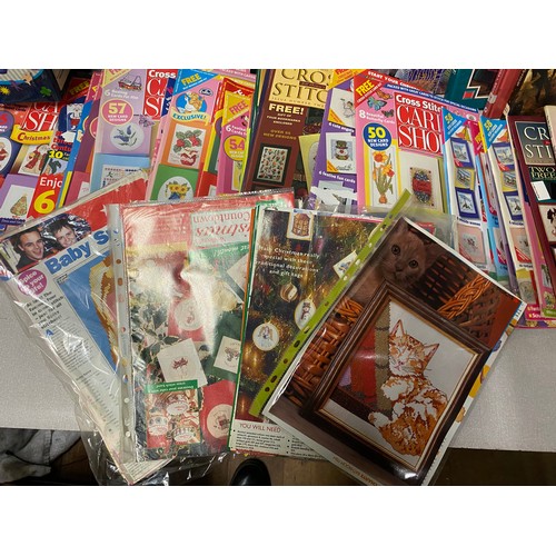 151 - Selection of crafting books and magazines.