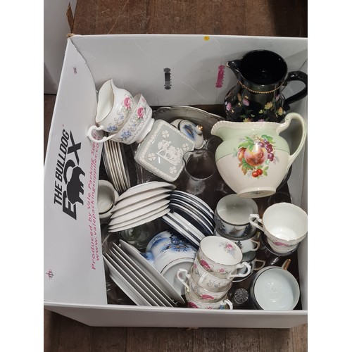 484 - Box of misc to include Wedgewood and tea ware.