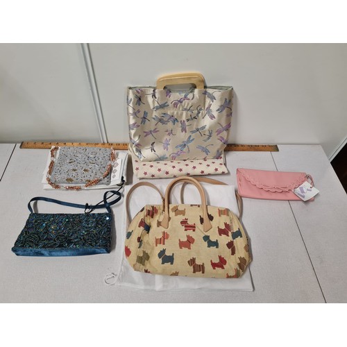 513 - 5 x new handbags.