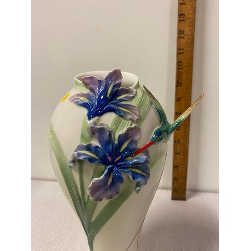 2 - Franz Iris and hummingbird porcelain vase.
25cm h