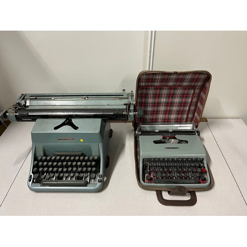 99 - 2 vintage typewriters - Olivetti Lettera 22 and Imperial 70