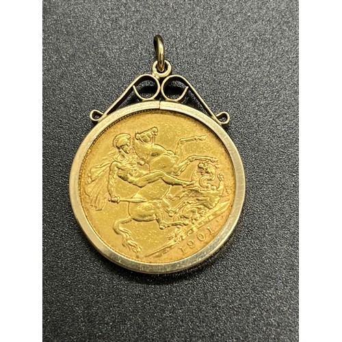 165 - Gold 1901 Sovereign in gold mount. 9.4 grams.