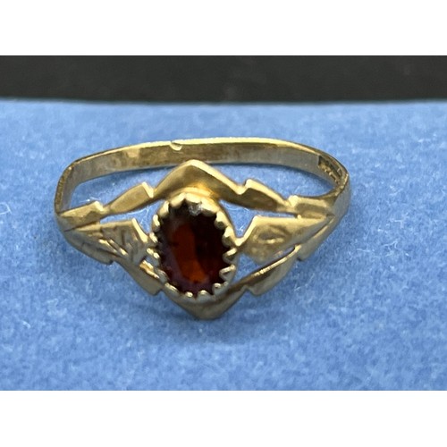 167 - 9ct gold and garnet ring.