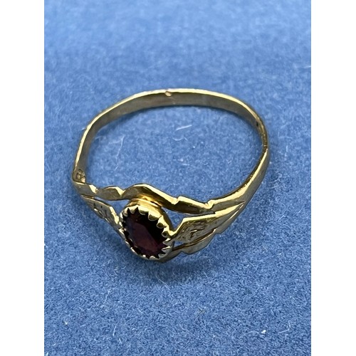 167 - 9ct gold and garnet ring.