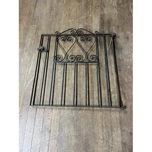 158 - vintage iron garden gate.
86cm x 84cm