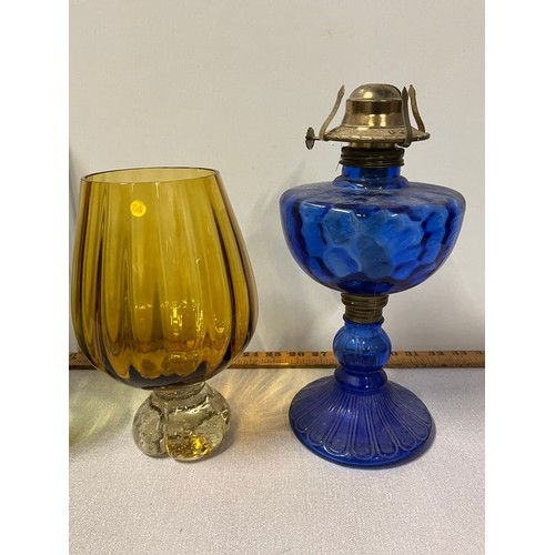 273 - 3 pieces of retro glass and glass oil lamp.