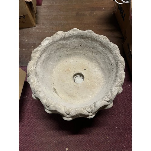 300 - Large stone garden pedestal urn.
40cm H 48cm diameter