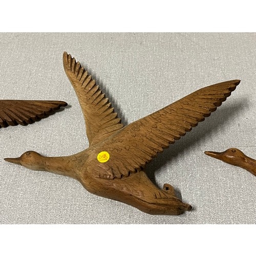 10 - 3 carved wooden geese
24cm L (Largest)