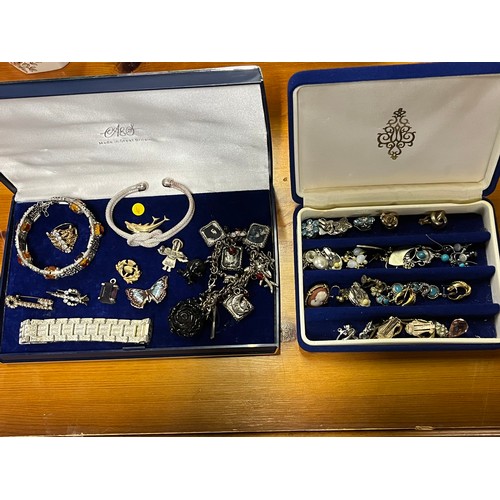 38 - selection of vintage costume jewellery to include boxes